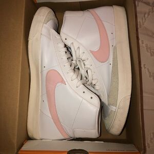 Excellent condition! BLAZER low 77 suede sneakers size 13, comes with box !
